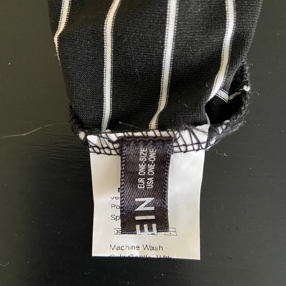 SHEIN halter crop top black & white stripes - Picture 3 of 3